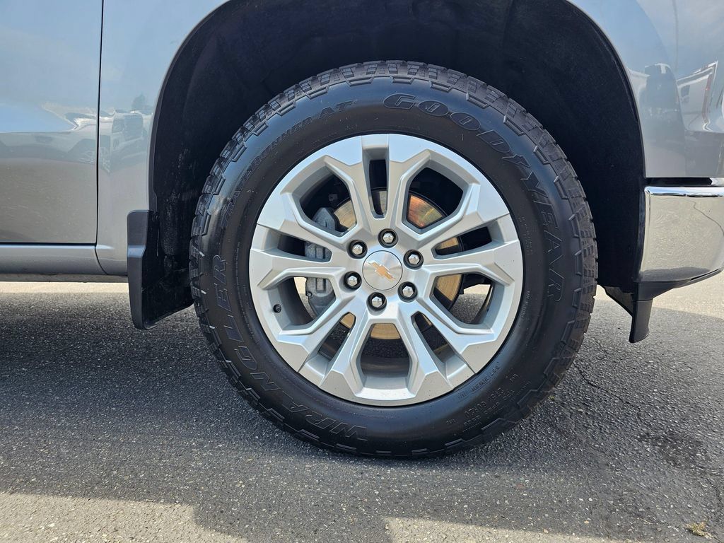 Certified 2025 Chevrolet Silverado 1500 LTZ w/ LTZ Premium Package AWD/4WD image 9