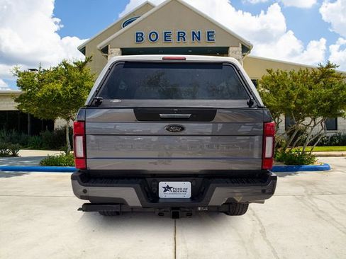 Used 2022 Ford F250 Lariat w/ Black Appearance Package AWD/4WD image 4