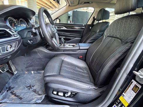 Used 2018 BMW M760i xDrive w/ Luxury Rear Seating Package AWD/4WD image 18