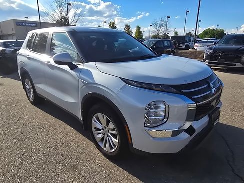 Used 2025 Mitsubishi Outlander ES AWD/4WD image 8
