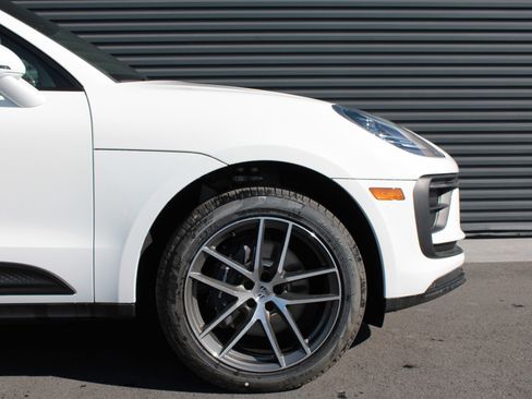 New 2026 Porsche Macan image 12