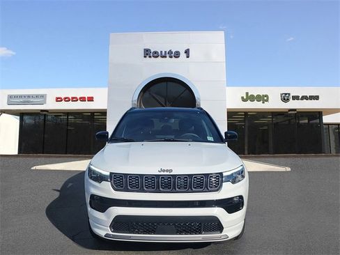 Used 2024 Jeep Compass Limited w/ High Altitude Package image 2