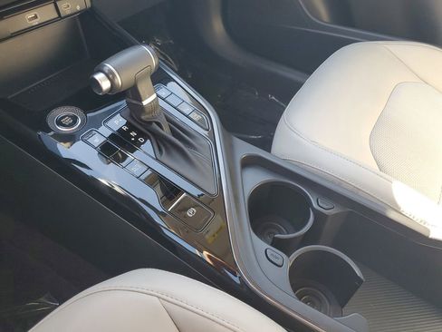 Used 2023 Kia Niro EX image 19