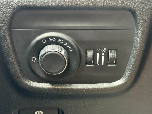 Used 2024 Jeep Grand Cherokee L Altitude AWD/4WD image 16
