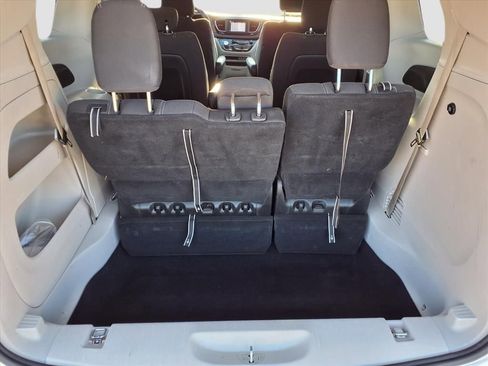 Used 2023 Chrysler Voyager LX image 28