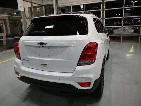 Used 2022 Chevrolet Trax LT w/ Driver Confidence Package image 5