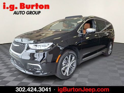 New 2026 Chrysler Pacifica Pinnacle image 3