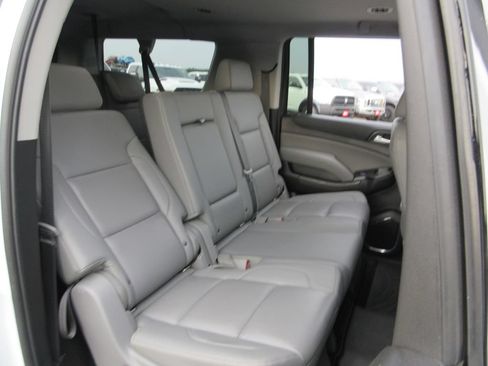 Used 2018 Chevrolet Suburban LT RWD image 25