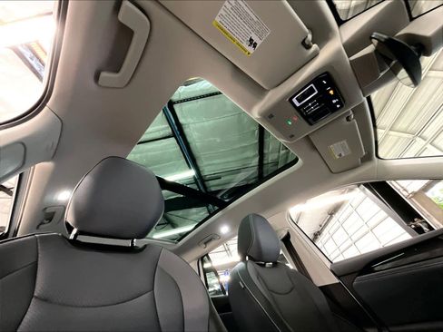 New 2026 Volkswagen Tiguan SE FWD image 29