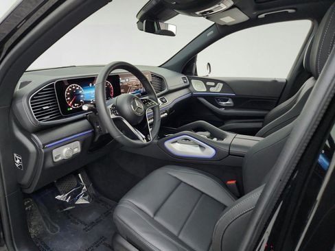 Used 2025 Mercedes-Benz GLS 450 4MATIC image 16