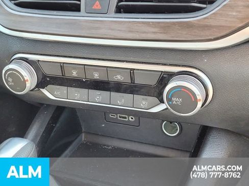 Used 2024 Nissan Altima 2.5 SV FWD image 18