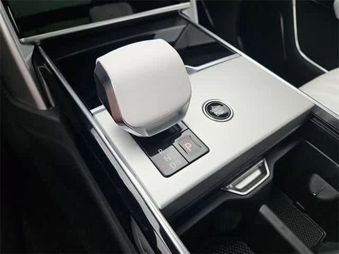 Used 2025 Land Rover Range Rover Long Wheelbase Autobiography image 38