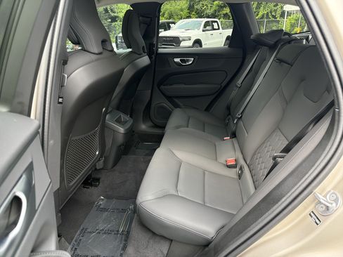 Used 2026 Volvo XC60 B5 Core AWD/4WD image 32