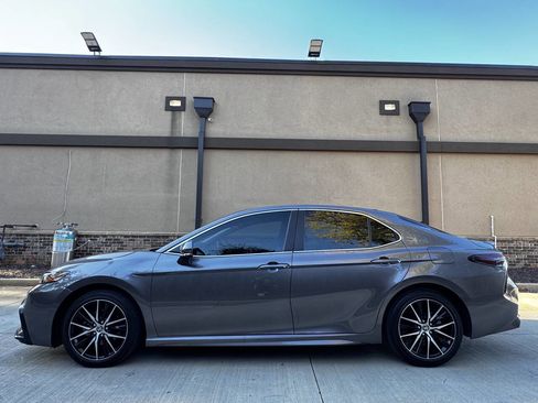 Used 2023 Toyota Camry SE image 6