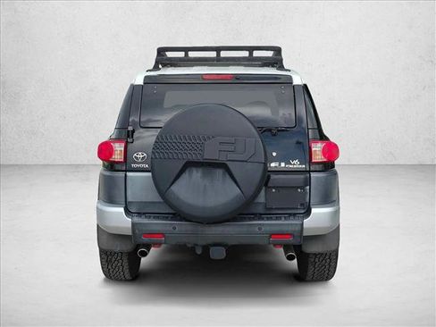 Used 2010 Toyota FJ Cruiser 2WD image 4