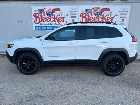 Used 2022 Jeep Cherokee Trailhawk w/ Technology Group B AWD/4WD image 7