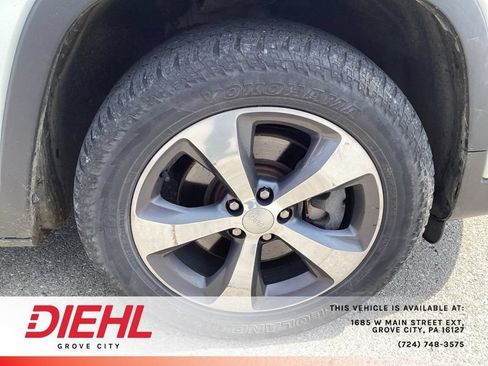 Used 2019 Jeep Cherokee Limited w/ Trailer Tow Group AWD/4WD image 9