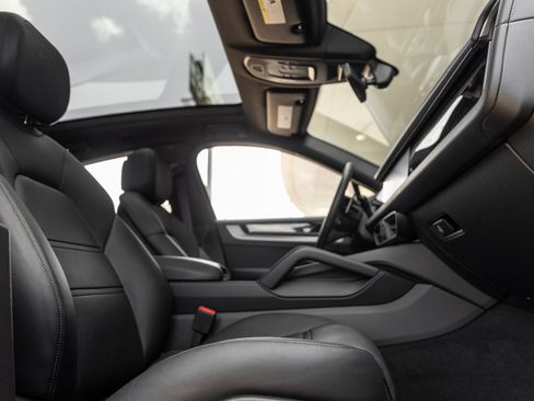 Certified 2025 Porsche Cayenne S AWD/4WD image 45
