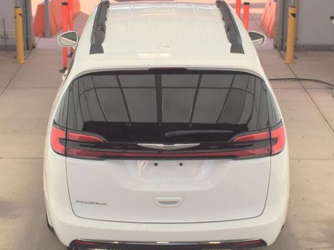 Used 2022 Chrysler Pacifica Touring-L image 4
