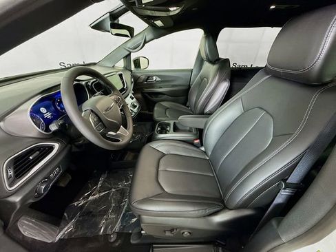 New 2026 Chrysler Voyager LX image 19