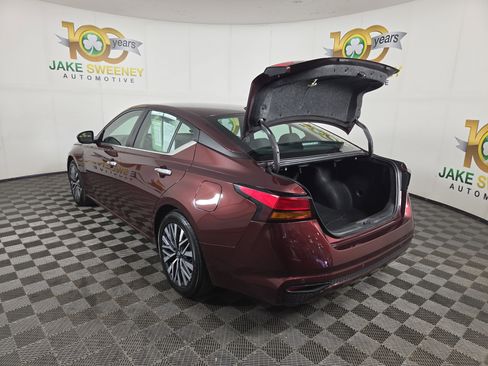 Used 2024 Nissan Altima 2.5 SV FWD image 29