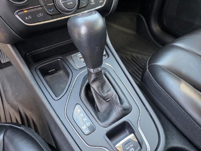 Used 2019 Jeep Cherokee Latitude Plus w/ Comfort/Convenience Group FWD image 17