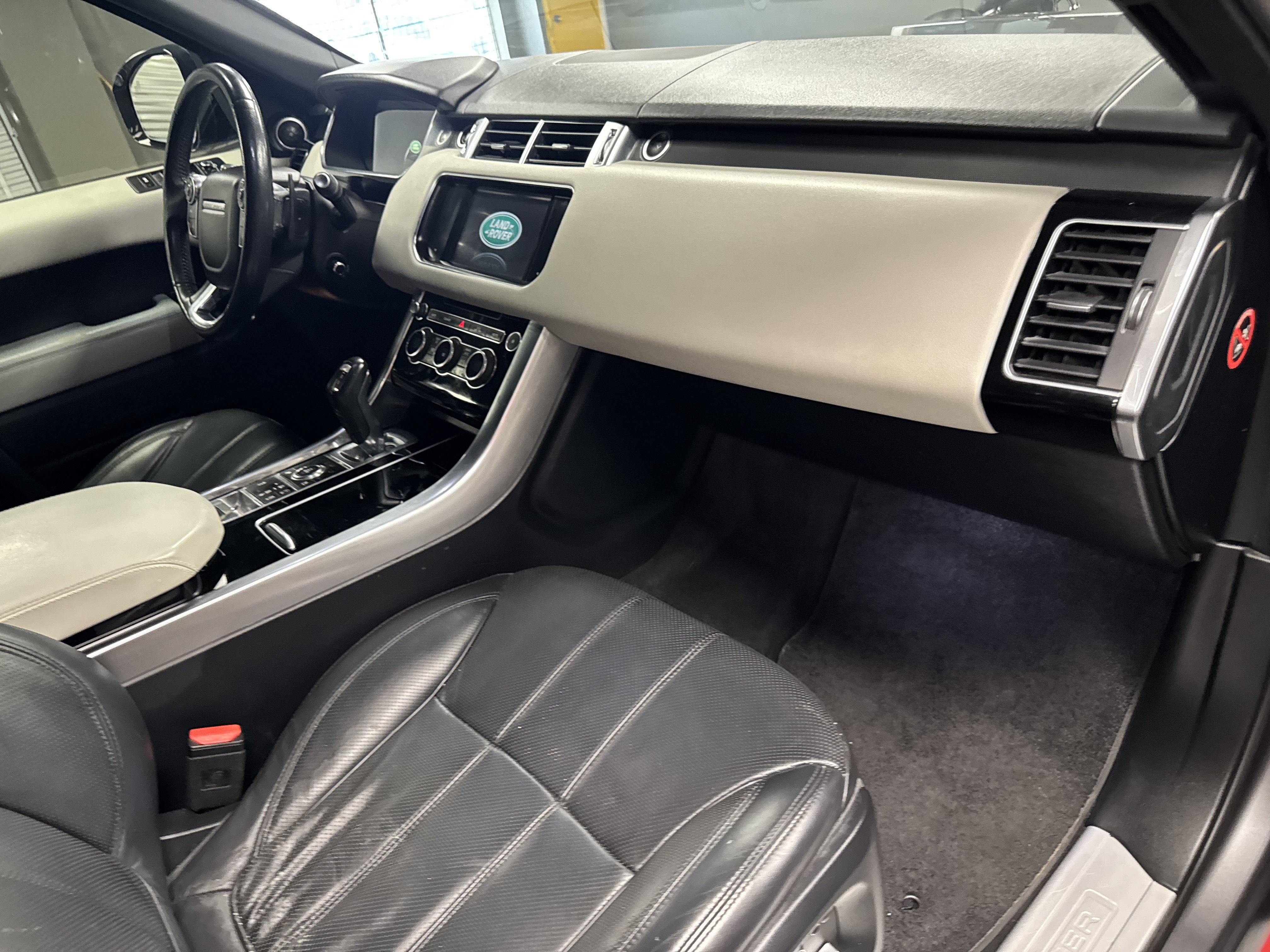 Used 2015 Land Rover Range Rover Sport Supercharged AWD/4WD image 15