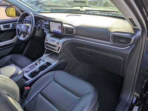 Certified 2022 Ford Explorer XLT w/ Equipment Group 202A image 40