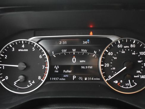 Used 2024 Nissan Pathfinder SL w/ Lighting Package (N92) image 23