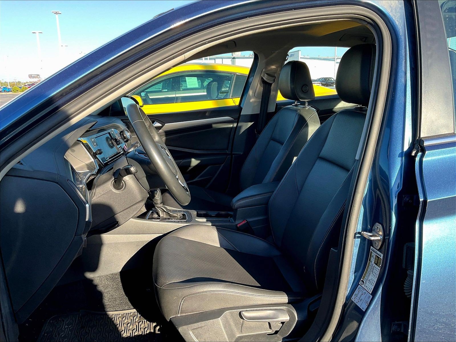 Used 2020 Volkswagen Jetta SE w/ SE Cold Weather Package FWD image 6