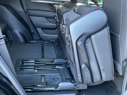 Used 2025 Chevrolet Tahoe LT RWD image 34
