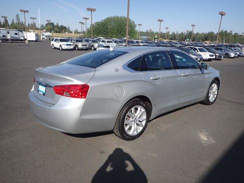 Used 2017 Chevrolet Impala LT w/ Convenience Package FWD image 5