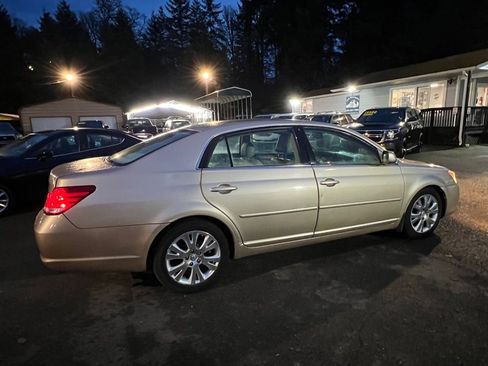 Used 2010 Toyota Avalon XLS image 8