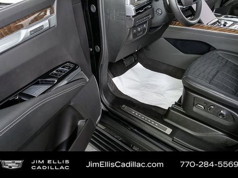 Certified 2025 Cadillac Escalade Sport Platinum image 8