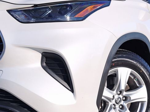 Used 2023 Toyota Highlander L image 11