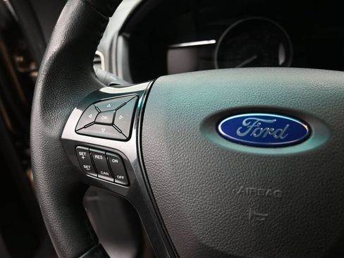 Used 2016 Ford Explorer XLT w/ Equipment Group 202A FWD image 3
