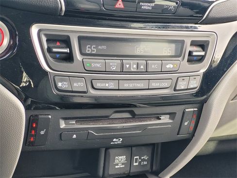 Used 2021 Honda Pilot Touring image 27