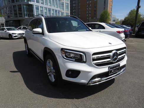 Used 2022 Mercedes-Benz GLB 250 4MATIC w/ Premium Package Lite image 5