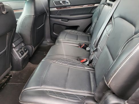 Used 2017 Ford Explorer Platinum image 17