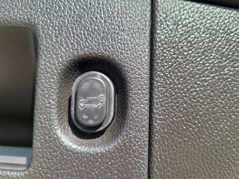 Used 2015 GMC Yukon XL Denali w/ Premium Package image 35