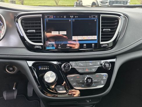 New 2026 Chrysler Pacifica Select image 19