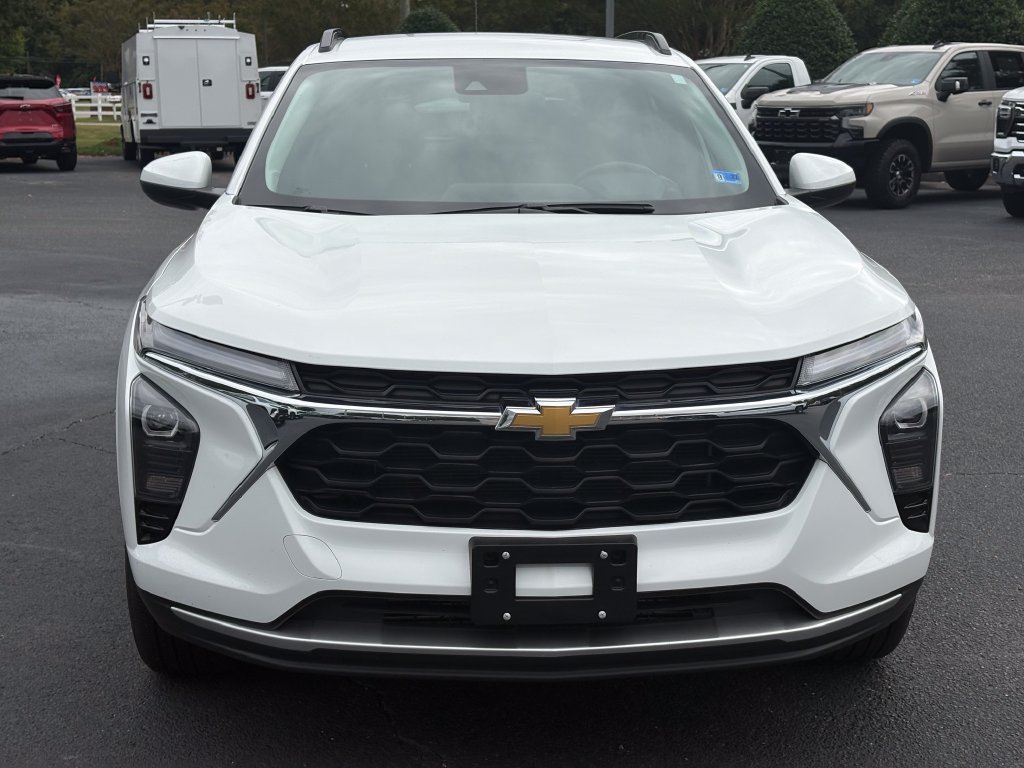 Used 2025 Chevrolet Trax LT w/ Driver Confidence Package FWD image 3