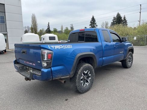 Used 2016 Toyota Tacoma TRD Off-Road w/ Premium & Technology Package image 3