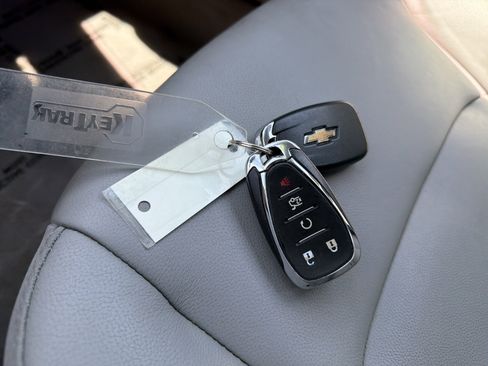 Used 2017 Chevrolet Malibu LT w/ Leather Package FWD image 32