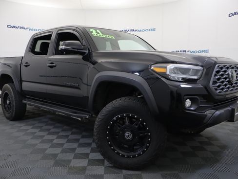 Used 2021 Toyota Tacoma TRD Off-Road w/ TRD Premium Off Road Package AWD/4WD image 2