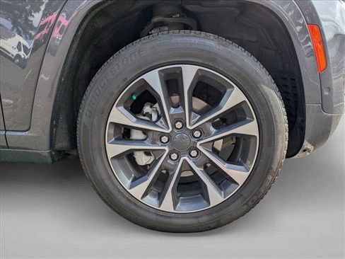 Used 2023 Jeep Grand Cherokee Overland w/ Luxury Tech Group IV AWD/4WD image 22