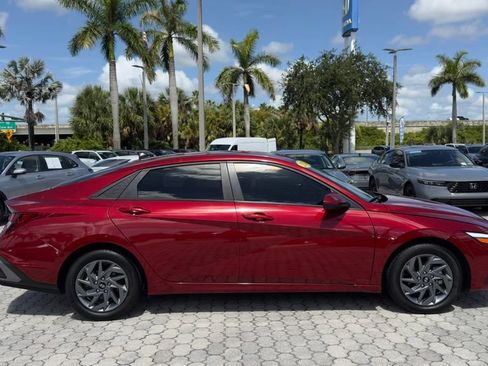 Used 2024 Hyundai Elantra SEL FWD image 12
