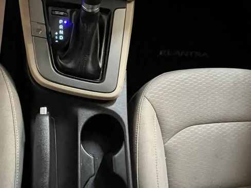 Used 2020 Hyundai Elantra SEL FWD image 18