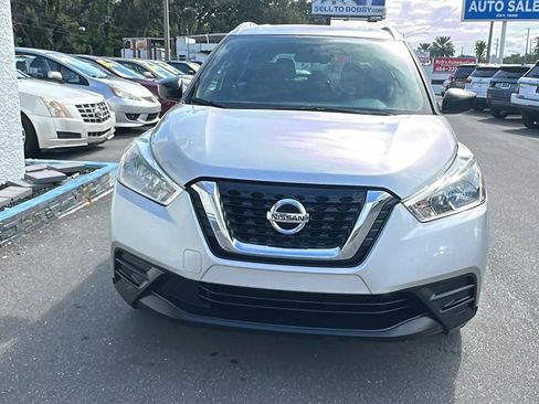 Used 2019 Nissan Kicks S FWD image 4