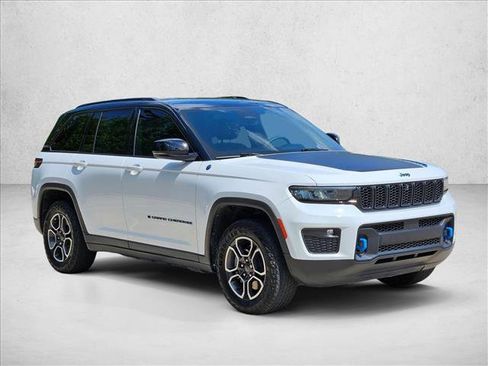 Used 2022 Jeep Grand Cherokee Trailhawk AWD/4WD image 3